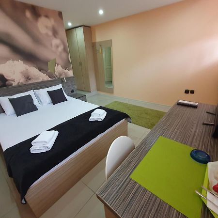 Nis City Center Guest House Exteriör bild