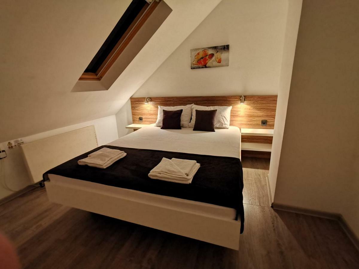 Nis City Center Guest House Exteriör bild